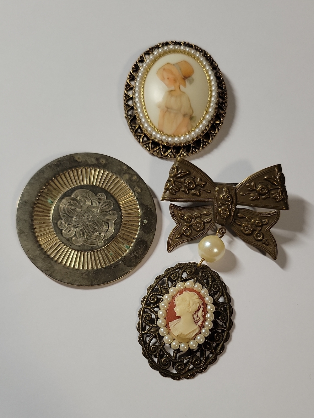 Vintage-Inspired Pearl Cameo Brooch - Antique Gold Tone Lot